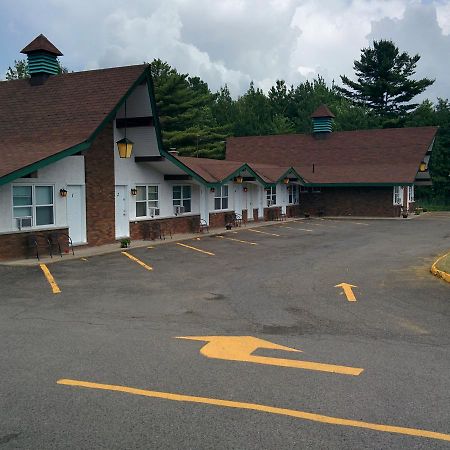 Motel Les Pins Granby Dış mekan fotoğraf
