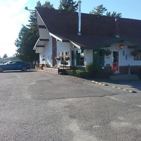 Motel Les Pins Granby Dış mekan fotoğraf